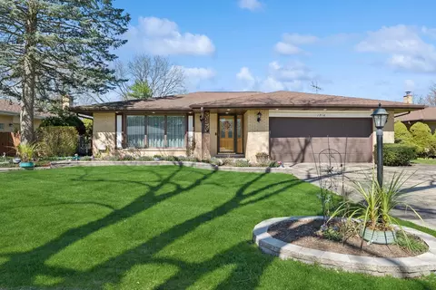 1714 N Aralia Dr, Mount Prospect, IL 60056