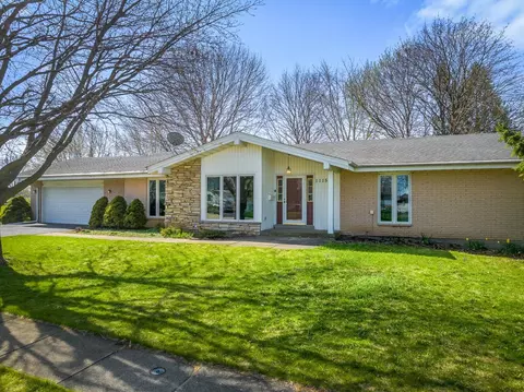 1115 E 4th St, Belvidere, IL 61008
