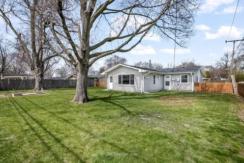 Exterior - 37 Circle Dr E, Montgomery, IL 60538 photo 6 of 9