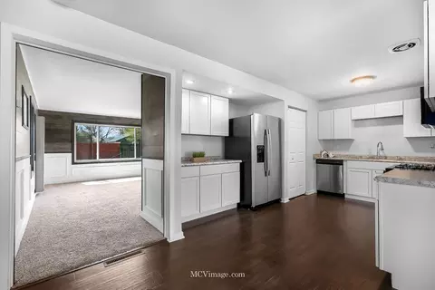 Kitchen - 37 Circle Dr E, Montgomery, IL 60538 photo 3 of 3
