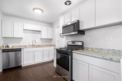 Kitchen - 37 Circle Dr E, Montgomery, IL 60538 photo 1 of 3