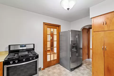 Kitchen - 456 Uvedale Ct, Riverside, IL 60546 photo 2 of 2