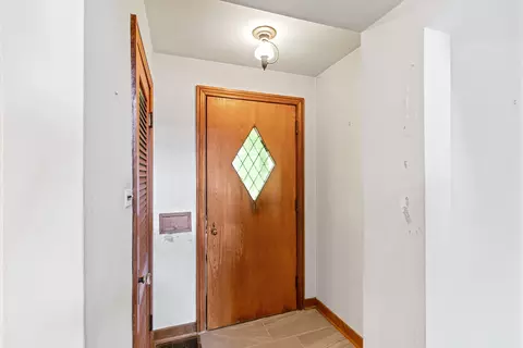 Entry Way - 456 Uvedale Ct, Riverside, IL 60546 photo 1 of 3
