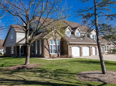 271 Willow Pkwy, Buffalo Grove, IL 60089