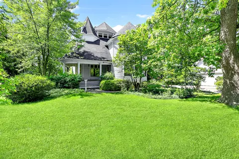114 S Stough St, Hinsdale, IL 60521