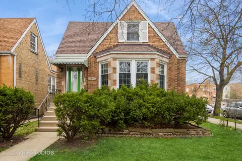 2800 W Greenleaf Ave, Chicago, IL 60645