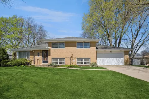1049 S Pine Ave, Arlington Heights, IL 60005