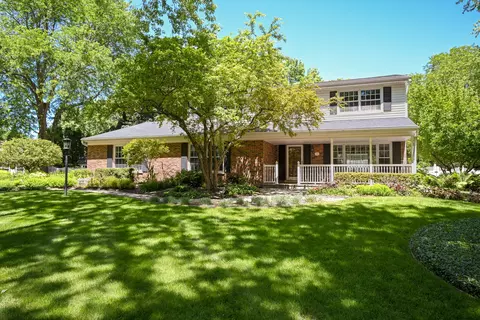 26 W250 Embden Ln, Wheaton, IL 60189