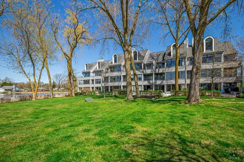 710 Diamond Lake Rd #3, Mundelein, IL 60060