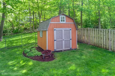 Exterior - 1121 N River Rd, Algonquin, IL 60102 photo 9 of 15