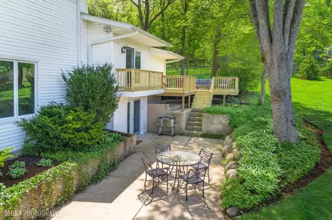 Exterior - 1121 N River Rd, Algonquin, IL 60102 photo 6 of 15