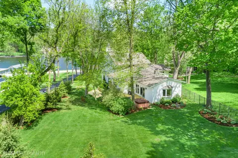 Exterior - 1121 N River Rd, Algonquin, IL 60102 photo 10 of 15