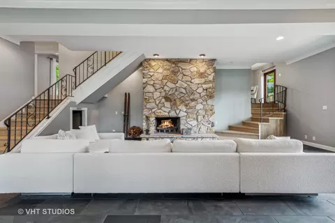 Living - 1121 N River Rd, Algonquin, IL 60102 photo 1 of 4