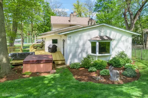 Exterior - 1121 N River Rd, Algonquin, IL 60102 photo 11 of 15