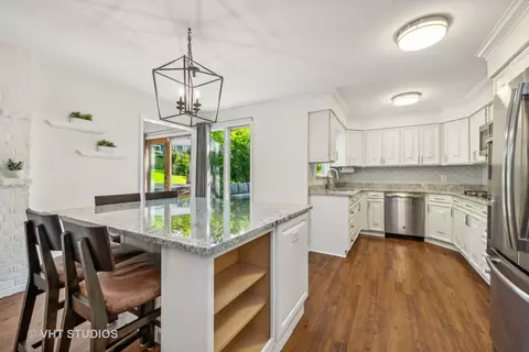 Kitchen - 1121 N River Rd, Algonquin, IL 60102 photo 4 of 5