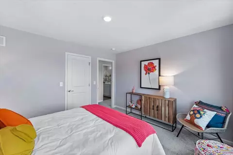 Bedroom - 307 W Point Cir, Algonquin, IL 60102 photo 4 of 8