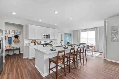 Kitchen - 307 W Point Cir, Algonquin, IL 60102 photo 2 of 4