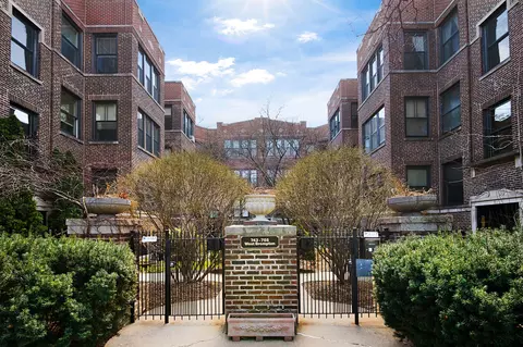 743 W Brompton Ave #2N, Chicago, IL 60657