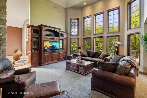 4460 Williamsburg Ct, Rolling Meadows, IL 60008 photo 3