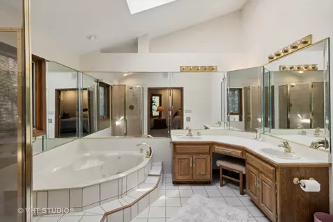 4460 Williamsburg Ct, Rolling Meadows, IL 60008 photo 14