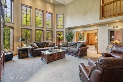 4460 Williamsburg Ct, Rolling Meadows, IL 60008 photo 2