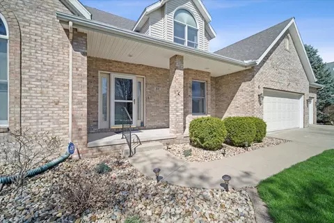 Exterior - 6 Milton Ln, Bloomington, IL 61704 photo 2 of 9