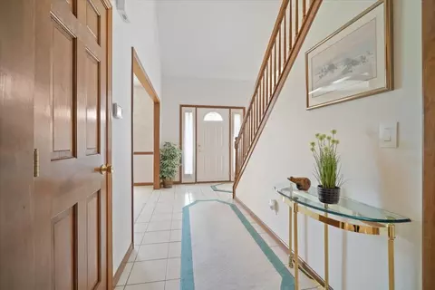 Entry Way - 6 Milton Ln, Bloomington, IL 61704 photo 3 of 6