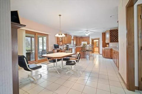 Dining - 6 Milton Ln, Bloomington, IL 61704 photo 2 of 4