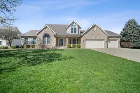 6 Milton Ln, Bloomington, IL 61704