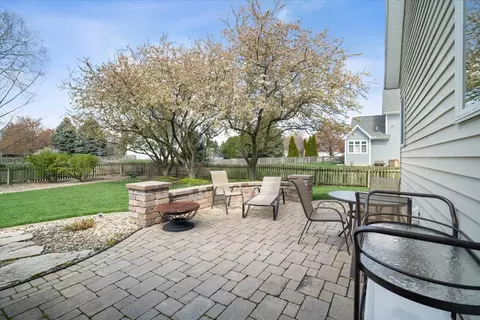 Exterior - 6 Milton Ln, Bloomington, IL 61704 photo 5 of 9