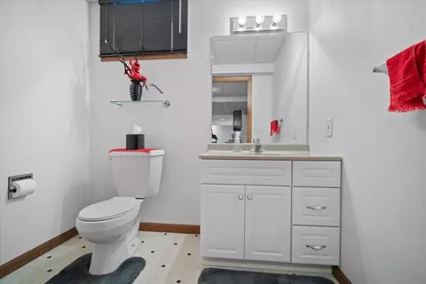 Bath - 6 Milton Ln, Bloomington, IL 61704 photo 5 of 5