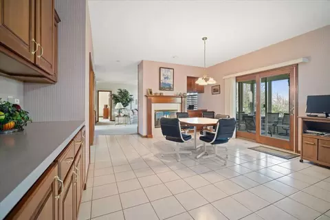 Dining - 6 Milton Ln, Bloomington, IL 61704 photo 3 of 4