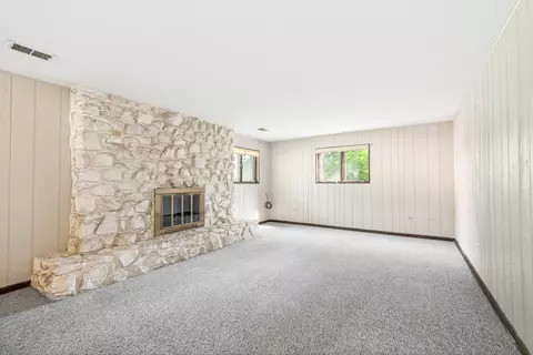 Living - 552 Hackberry Rd, Frankfort, IL 60423 photo 5 of 7