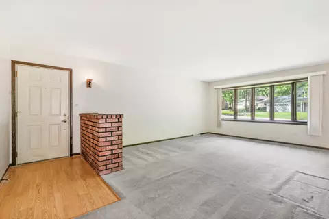 Living - 552 Hackberry Rd, Frankfort, IL 60423 photo 1 of 7