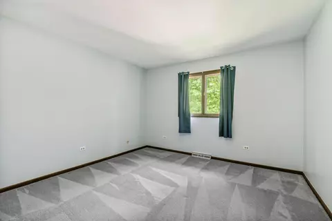 Bedroom - 552 Hackberry Rd, Frankfort, IL 60423 photo 2 of 3