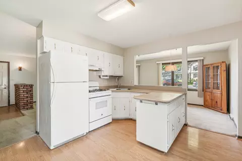 Kitchen - 552 Hackberry Rd, Frankfort, IL 60423 photo 1 of 3