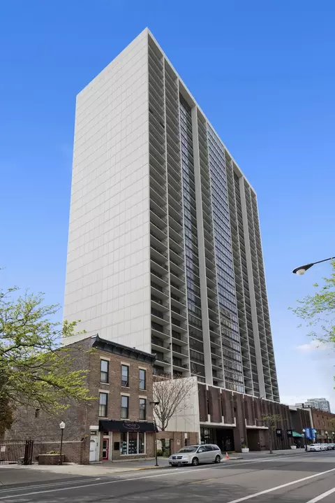 1636 N Wells St #401, Chicago, IL 60614