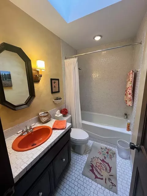 Bath - 17 Danube Way, Olympia Fields, IL 60461 photo 1 of 4