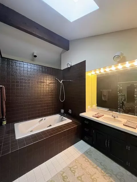 Bath - 17 Danube Way, Olympia Fields, IL 60461 photo 3 of 4