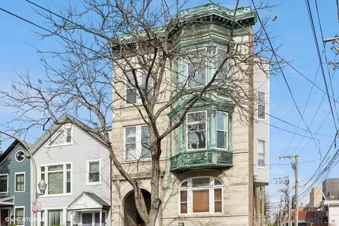 Undisclosed, Chicago, IL 60657