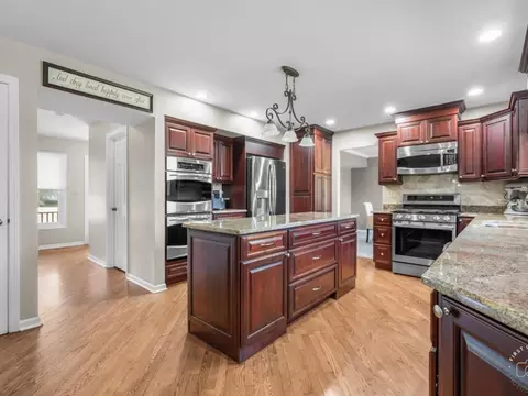 Kitchen - 2134 Spaulding Ave, West Dundee, IL 60118 photo 2 of 2