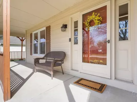 Exterior - 2134 Spaulding Ave, West Dundee, IL 60118 photo 3 of 6