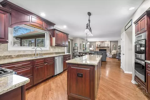 Kitchen - 2134 Spaulding Ave, West Dundee, IL 60118 photo 1 of 2