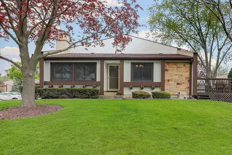 145 Cascade Dr, Indian Head Park, IL 60525