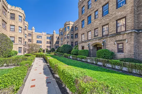 2418 W Greenleaf Ave #2, Chicago, IL 60645