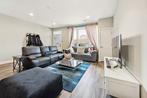 Living - 512 W Root St, Chicago, IL 60609 photo 6 of 7