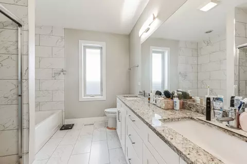 Bath - 512 W Root St, Chicago, IL 60609 photo 1 of 6
