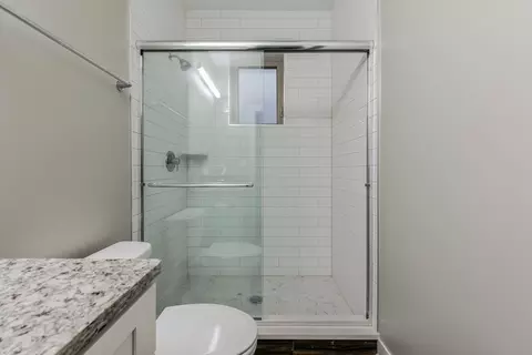Bath - 512 W Root St, Chicago, IL 60609 photo 6 of 6