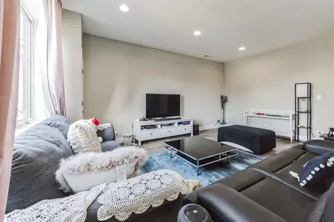 Living - 512 W Root St, Chicago, IL 60609 photo 1 of 7
