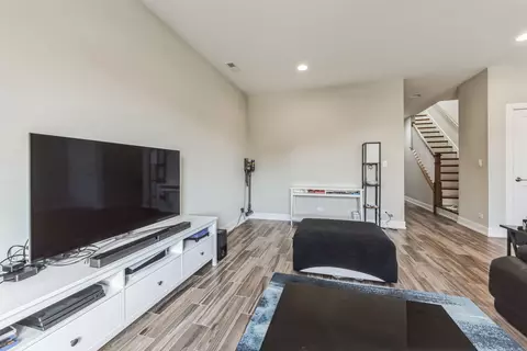Living - 512 W Root St, Chicago, IL 60609 photo 3 of 7